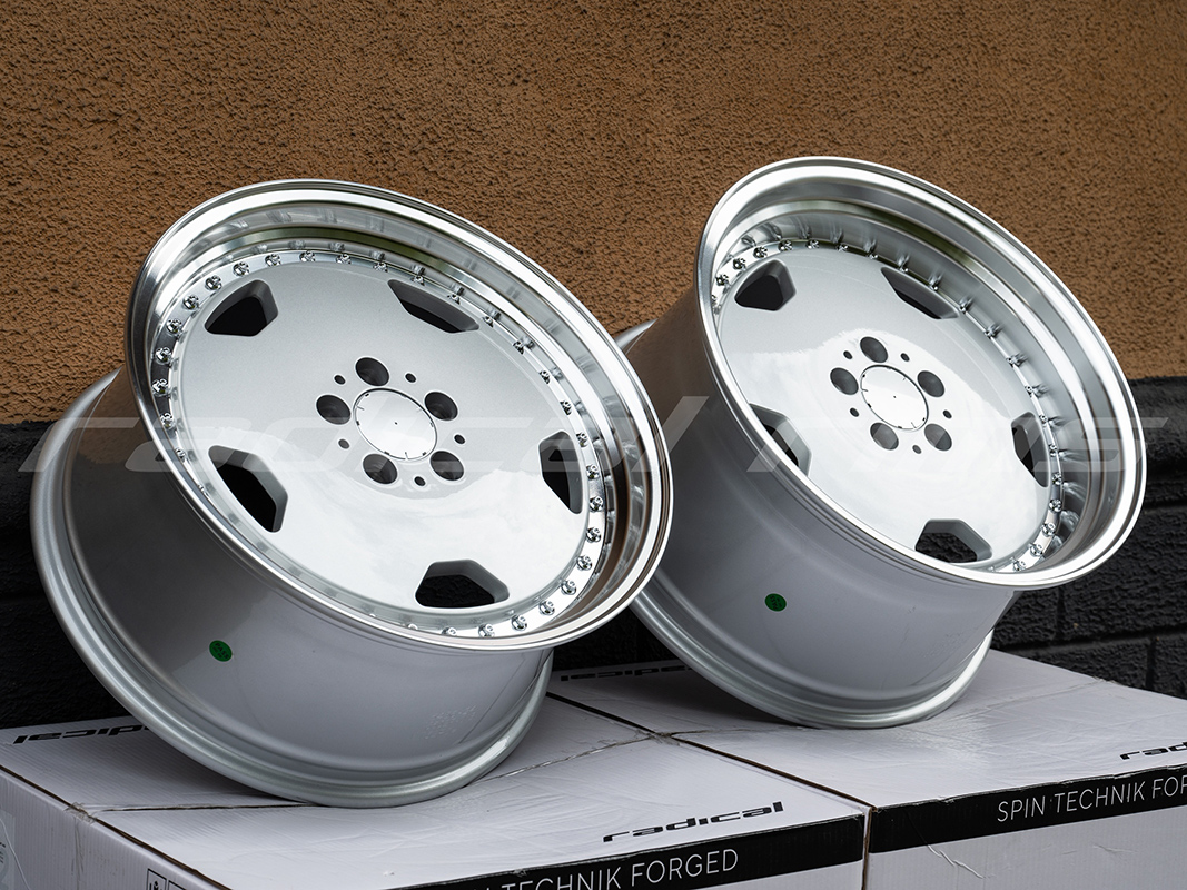 FF 8652 18x9.5 5x112 ET35 DIA:66.6 Silver Machined Lip